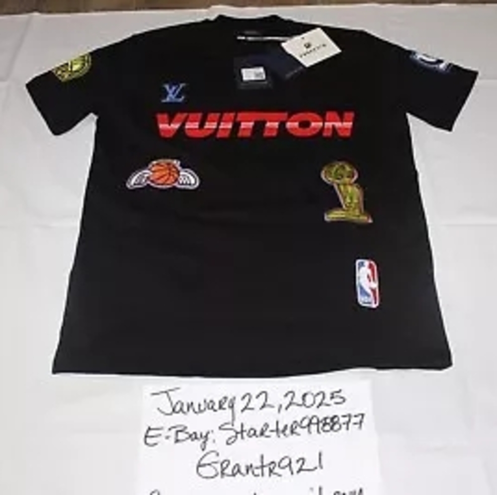 100% AUTHENTIC BNWT LOUIS VUITTON X NBA BLACK MULTI-LOGO T-SHIRT SIZE SMALL